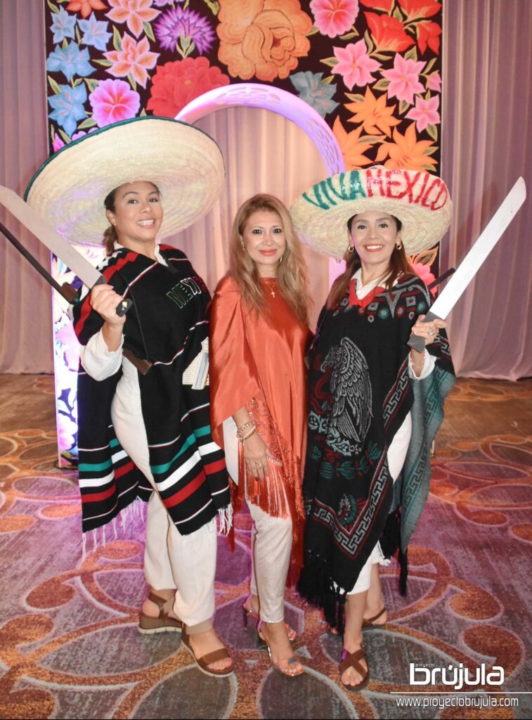 2 JANET ORTIZ, PERLA TABASCO Y LULú ROMáN 