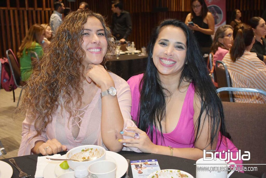 11 RUTH SáNCHEZ Y PAOLA ALVAREZ 