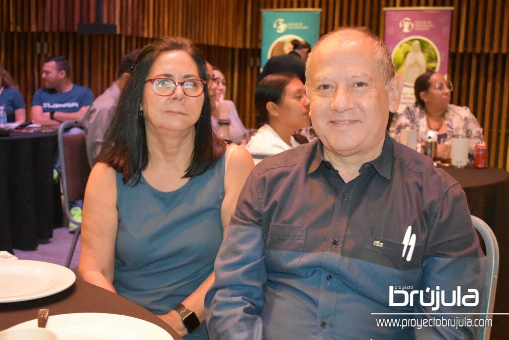 15 PATRICIA FERRAEZ Y JESúS BURCIAGA 