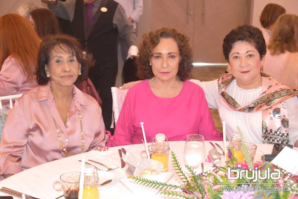 21 HILDA NAVARRO, CRISTINA Y JOVITA PORTILLO