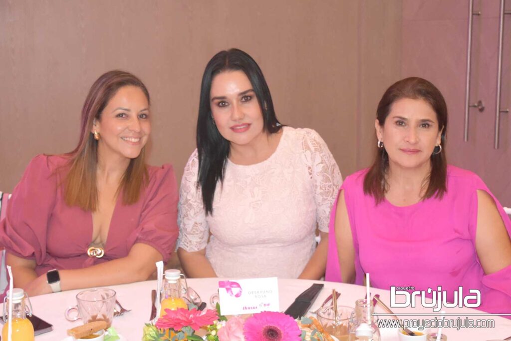 22 MALENA VILLEGAS, BRENDA AMARO Y ROSY MENDOZA