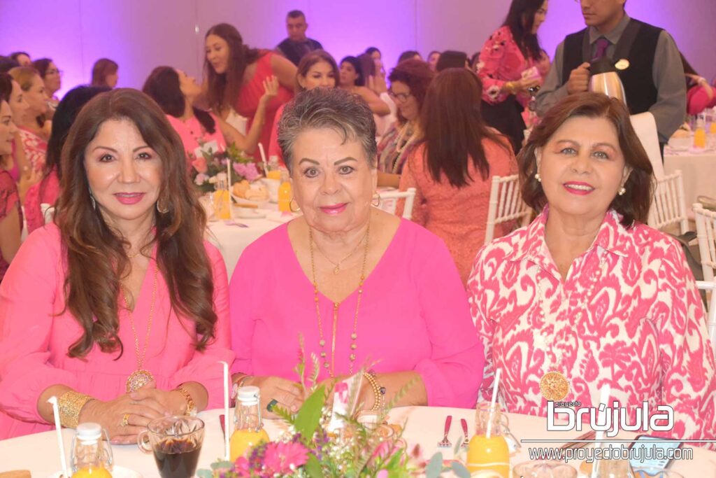 9 EVA MARíA GALVáN, YOLANDA HERNáNDEZ Y CHIñLENA ROMERO