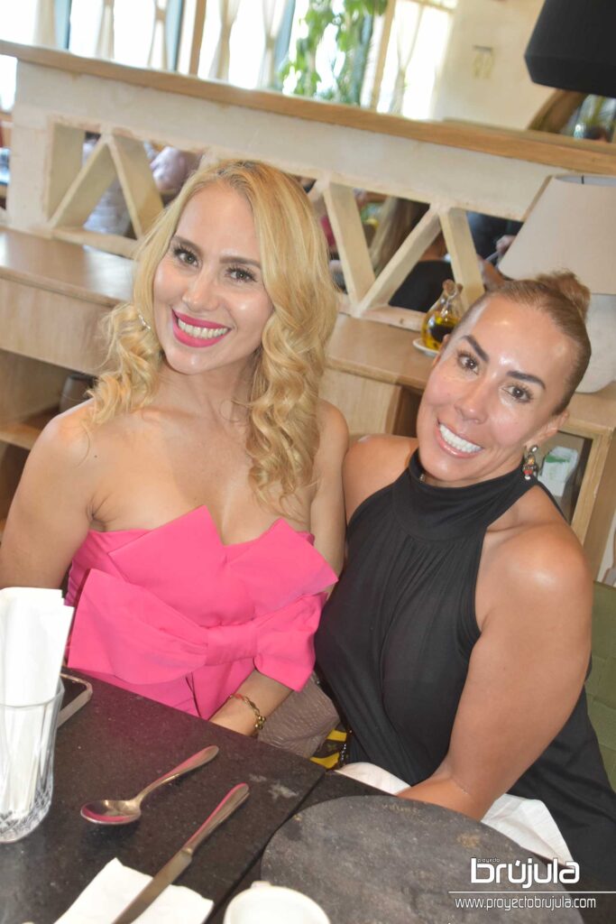 3 LILIANA ROSALES Y GABY VARGAS