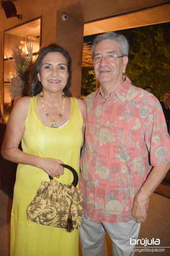 ESTHER MEZA Y ROBERTO QUIROZ