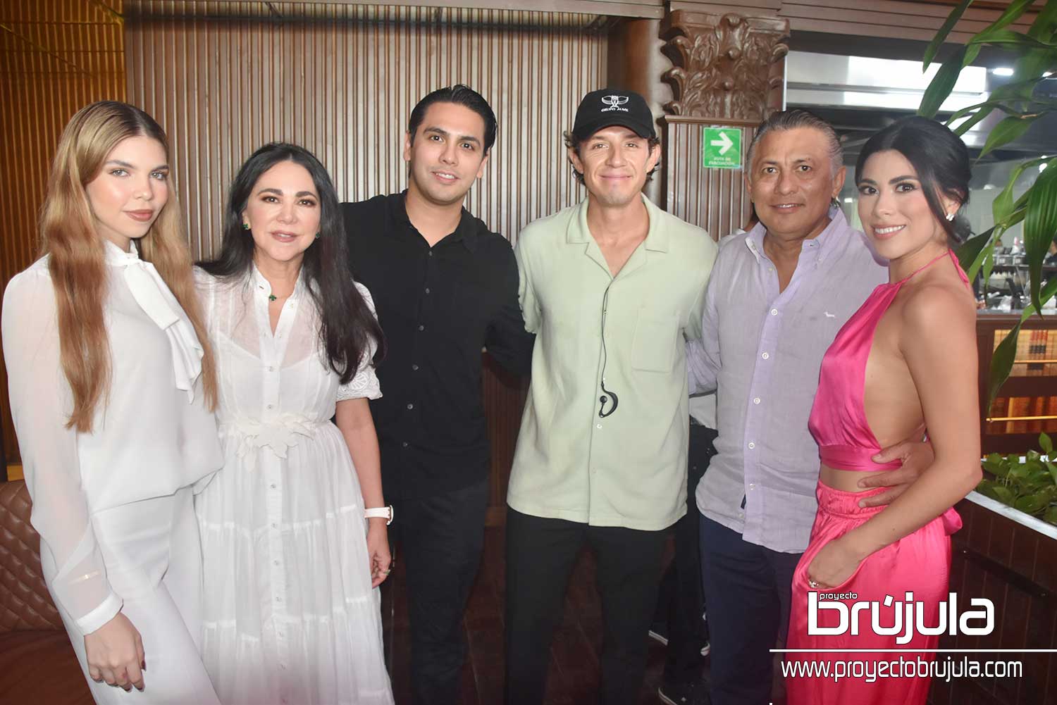 1 CAMILA DOURAL, ELSY Y JOSé GUILLéN, JUAN ALTAMIRANO, JOSé Y ELSY GUILLéN