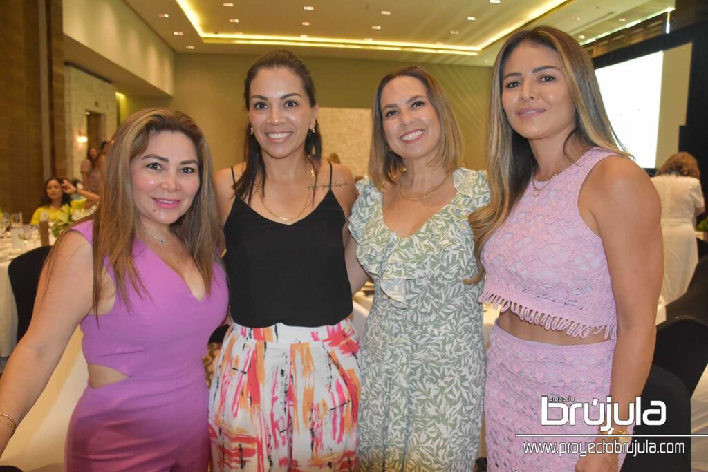 22 WENDY OROZCO, MAYTé RODRíGUEZ, PAOLA MARíN Y SAMANTHA ELíAS