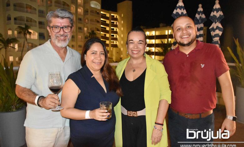 1 GUILLE FLORES, LAURA GUTIéRREZ, REBE BRAVO Y RO ARELLANO