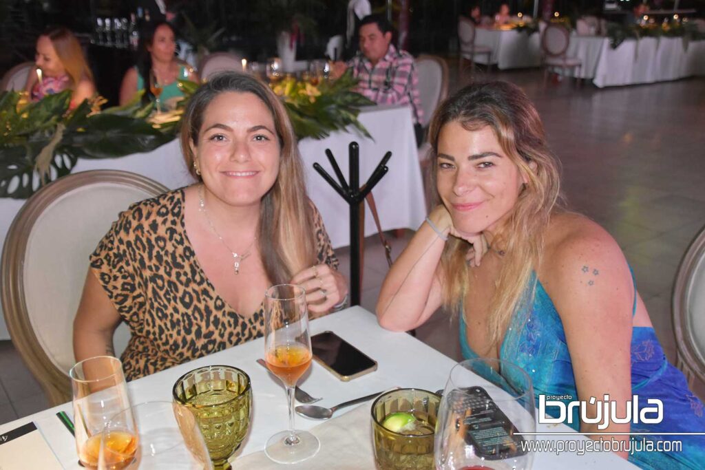 10 BRENDA HUESCA Y SANDRA BERMUDES