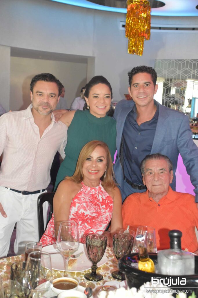 10 RODRIGO, SONIA, ROBERTO, SONIA Y DIEGO DE LA PEñA