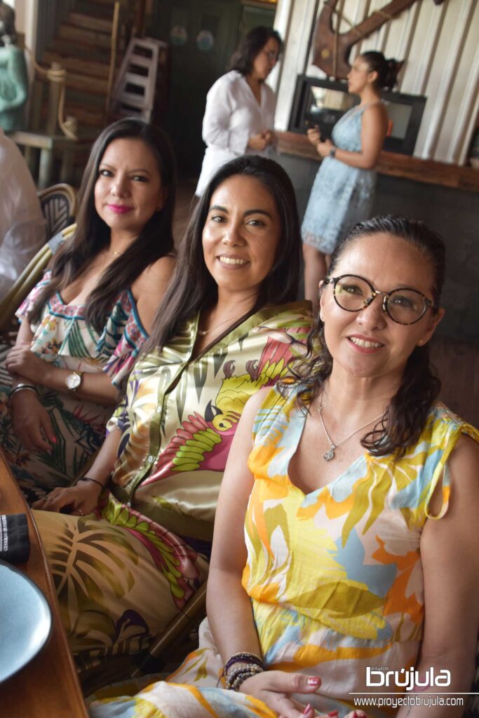 6 ISABEL GóNGORA, VANIA HERNáNDEZ Y LUCY ARJONA