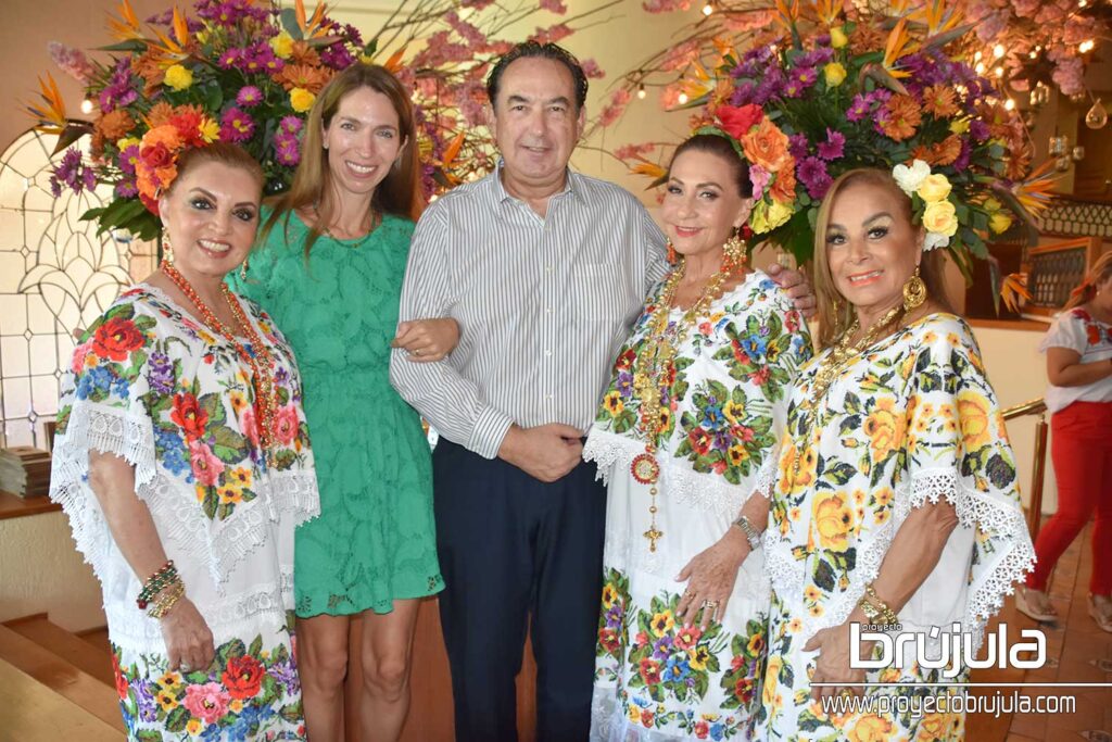 4 MARTHA IBARRA, INéS Y ALBERTO GURROLA CON LOURDES VARA Y SONIA DE LA PEñA