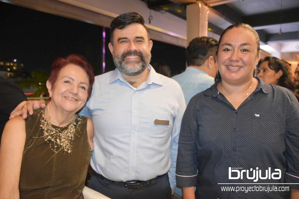 19 LOURDES MARISCAL, RAJIV HEREDIA Y KAREN RAMOS