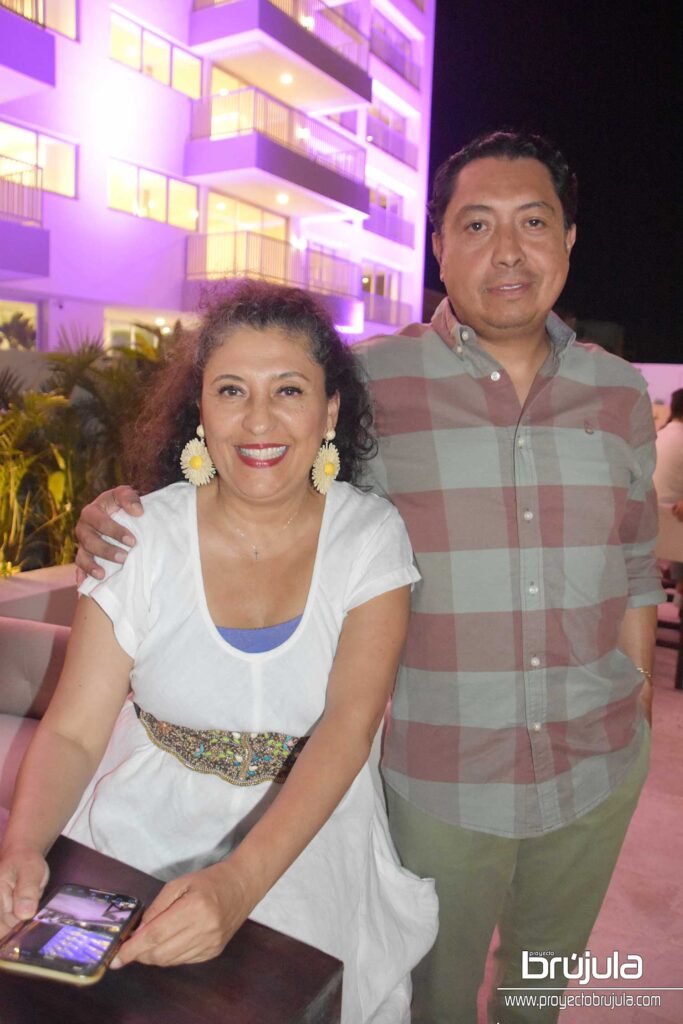 3 ROSALINDA ZEPEDA Y MIGUEL MONTELONGO