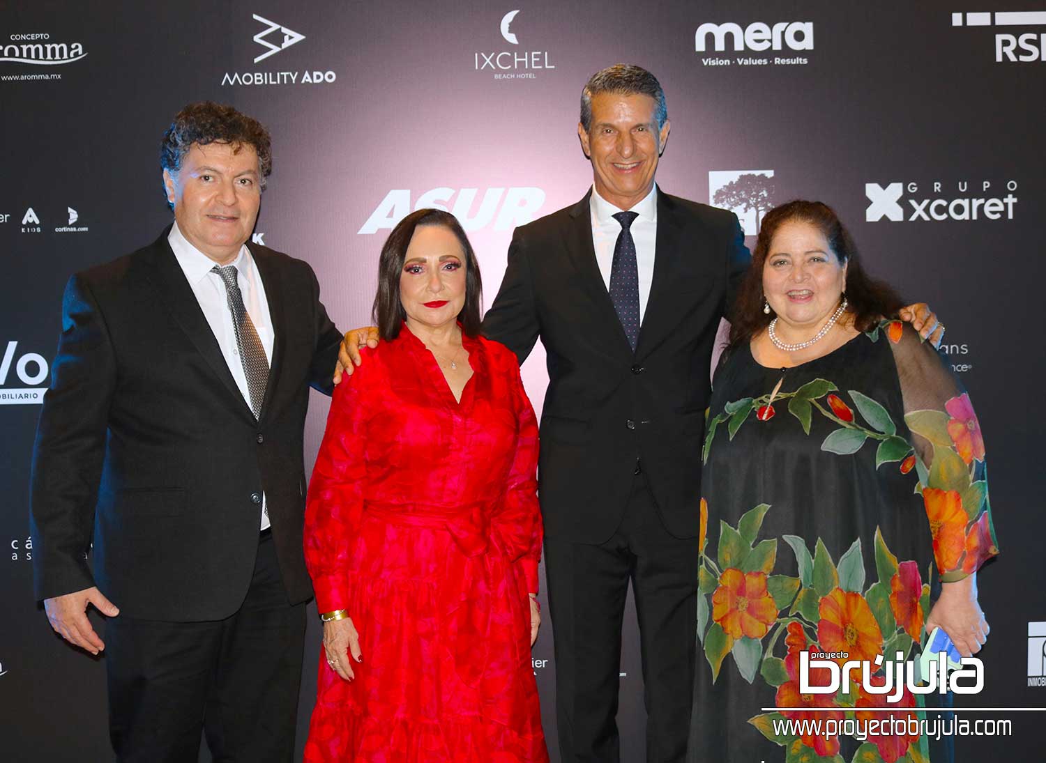 15 RODRIGO GUILLéN, CATALINA PORTILLO, JAVIER OLVERA Y MARISOL VANEGAS