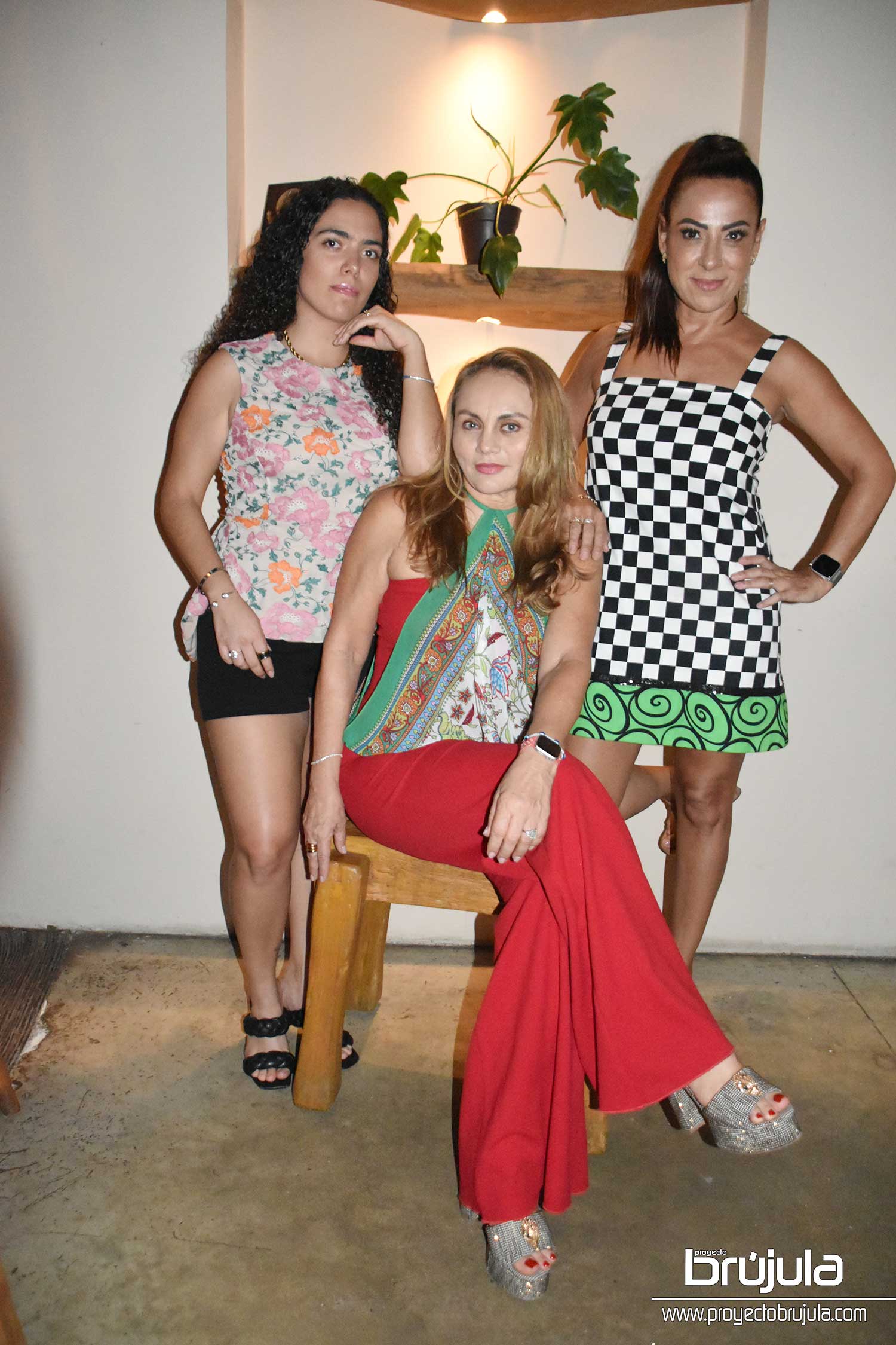 2 DJ ALEXIA, JENNIFER LAVALLE Y TITA BARRERA