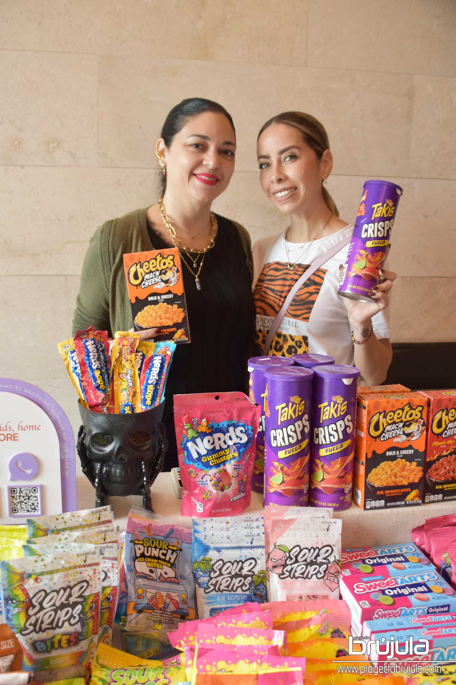 3 MONTSERRAT ÁLVAREZ Y ADRIANA CASTRO