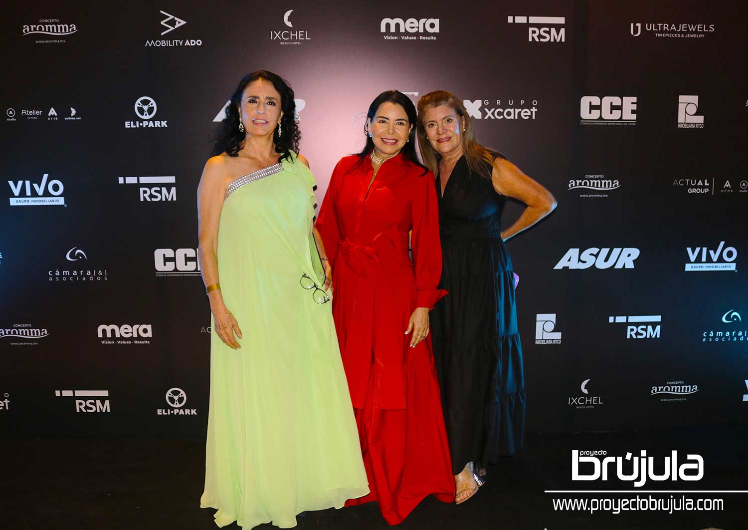 32 MARTHA RODRíGUEZ, LYDIA PORTILLA Y JOSEFINA HEDO