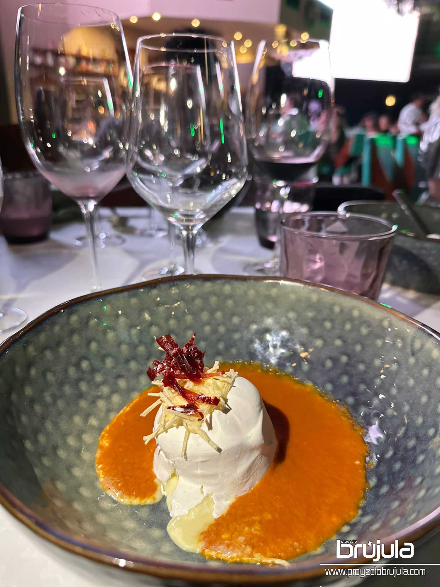 MERENGUE CON SALSA DE TOMATE