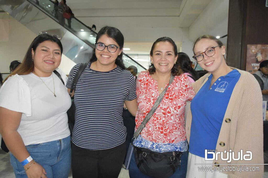 18 ANEL ULúA, KARLA LóPEZ, ALEJANDRA MARTíNEZ Y REGINA ACEVEDO