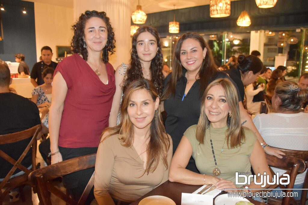 1 MIRANDA ORTIZ, KARISSA MATI PAVóN, ADIRA VILLASEñOR, FRANCOISE PAUSAT Y MARA VILLOSA