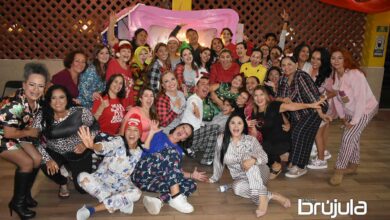 10 LA FESTEJADA Y SUS INVITADOS EN PIJAMA