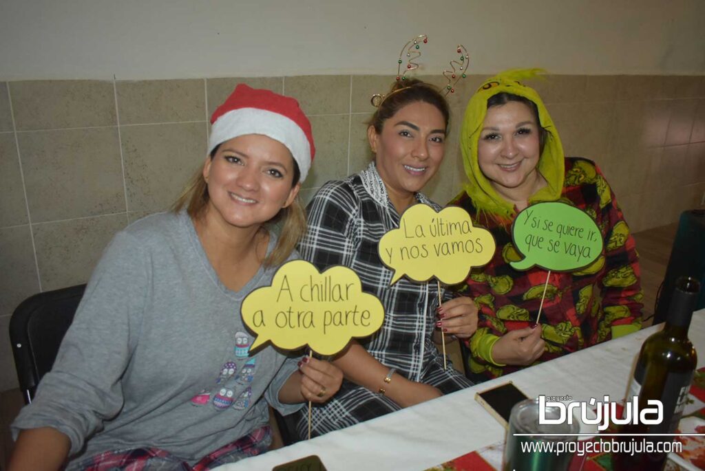 4 SILVIA LEóN, ALE GARCíA Y NADIA GARCíA