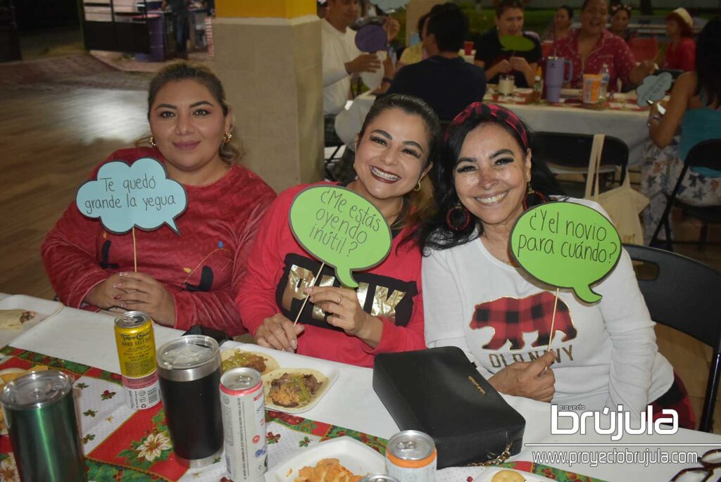 6 NADINE MARTíNEZ, MARIEL ARJONA Y MARTHA NUñO