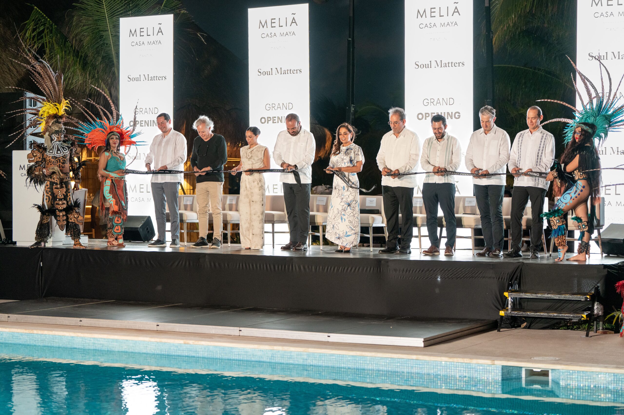 1 AUTORIDADES Y ANFITRIONES INAUGURAN MELIA CASA MAYA