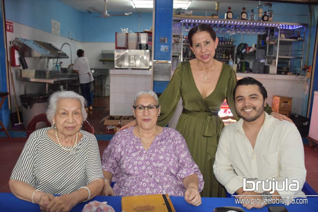 2 CARMEN AYALA, GLORIA GONZáLEZ, GABY NADURILLE Y RUBéN LóPEZ