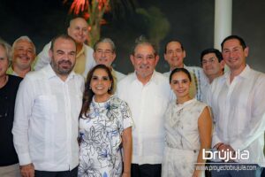 2 GABRIEL ESCARRER, MARA LEZAMA, RODRIGO LOBO, ANA PATY PERALTA Y JAVIER LOBO