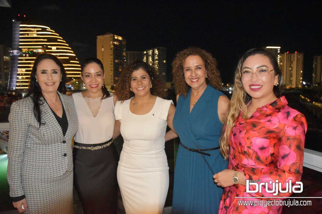 10 MARTHA RODRíGUEZ, ANDREA NAVA, LESLIE HENDRICKS, GABRIELA RODíGUEZ Y MIRY ESCALANTE