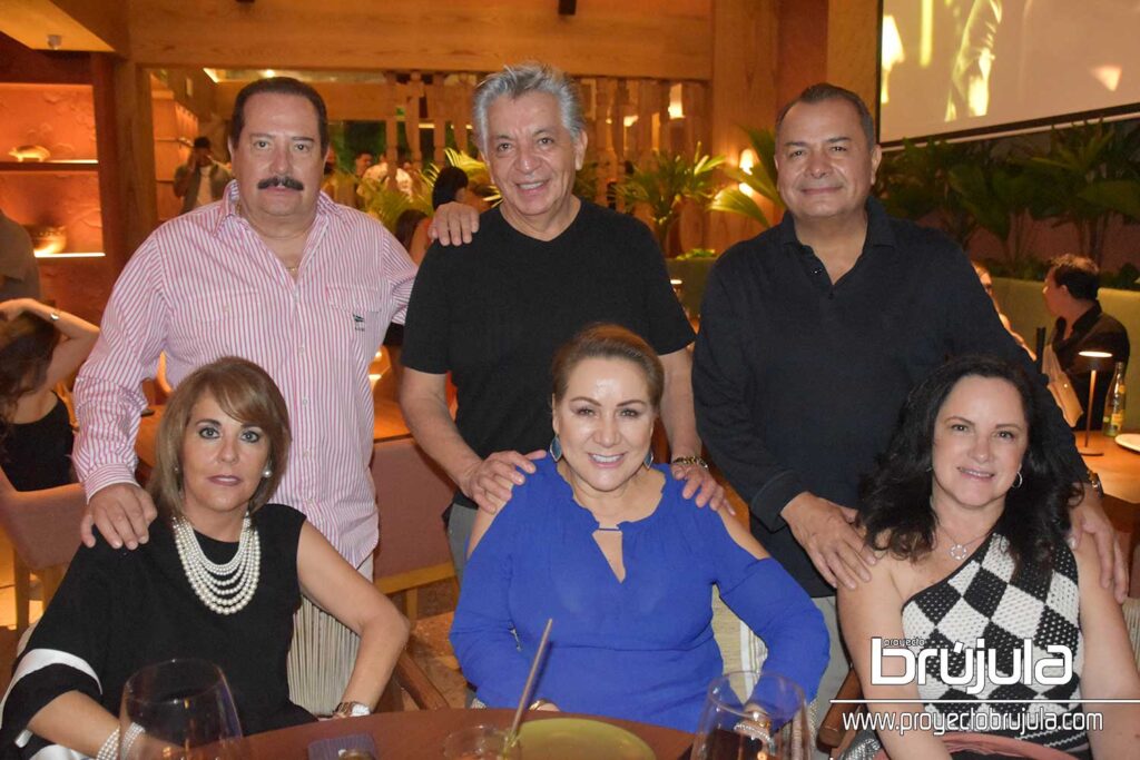 7 CHUY CENDEJAS, JUAN CARLOS BARAJAS, JULIO ASENCIO, MARU HERNáNDEZ, GABY BARAJAS Y TERE ASENCIO